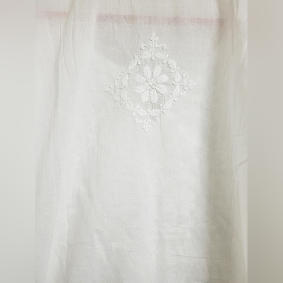 🌷Lucknowi Chikankari Short Kurti🌷 - Picture 8 of 9